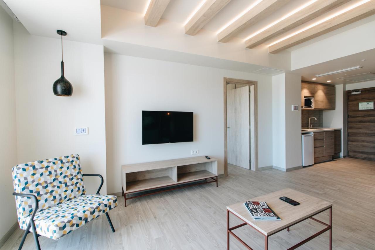 The White Apartments (Adults Only) San Antonio Abad Exterior foto