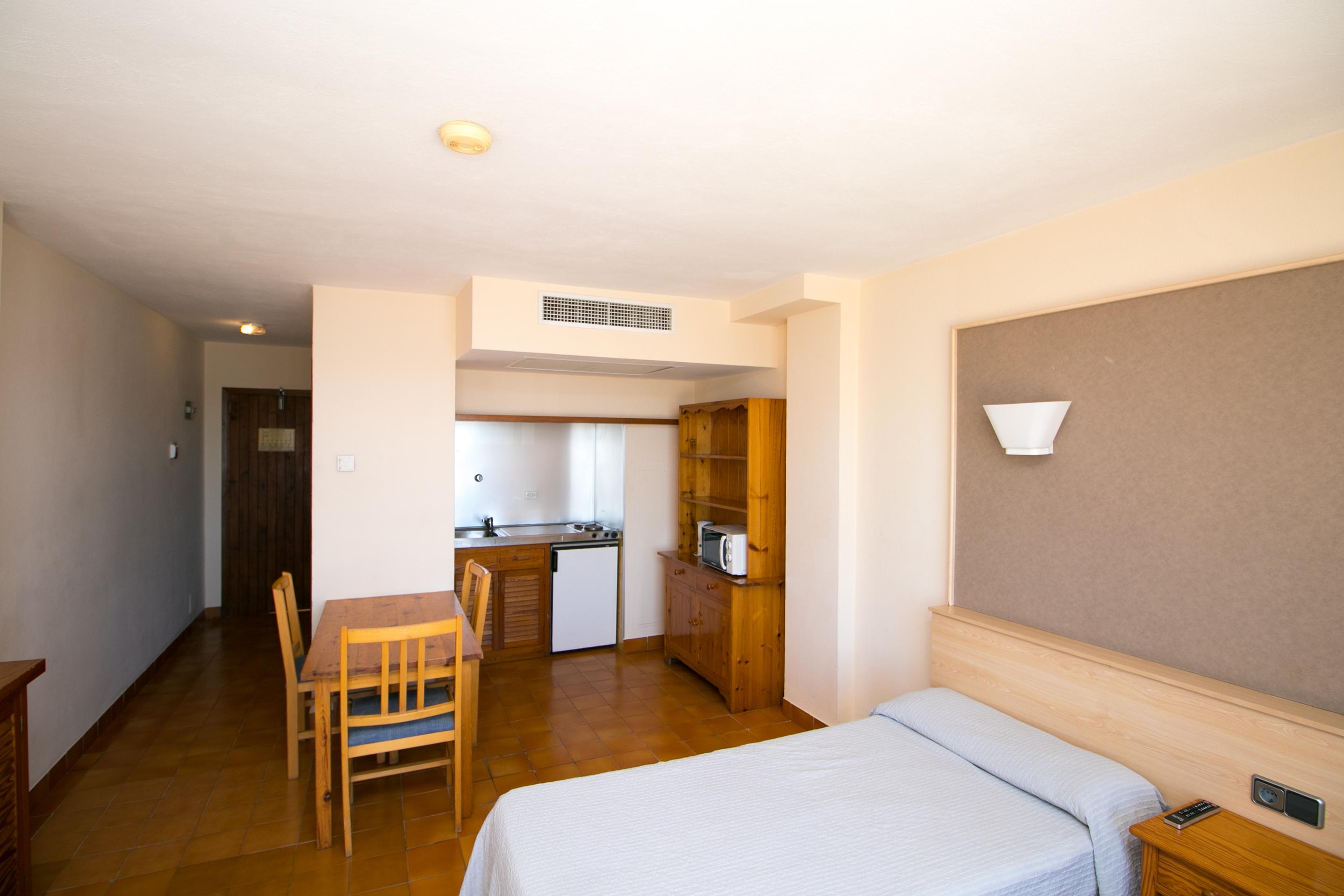 The White Apartments (Adults Only) San Antonio Abad Exterior foto