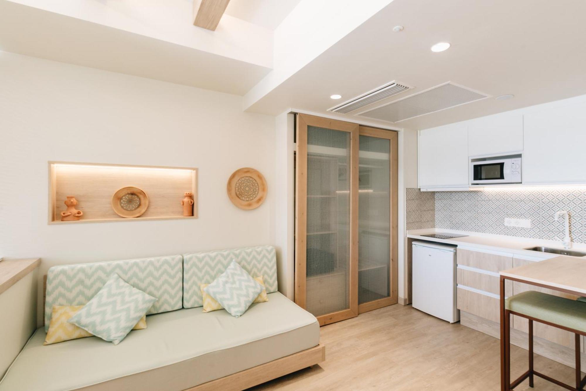 The White Apartments (Adults Only) San Antonio Abad Exterior foto