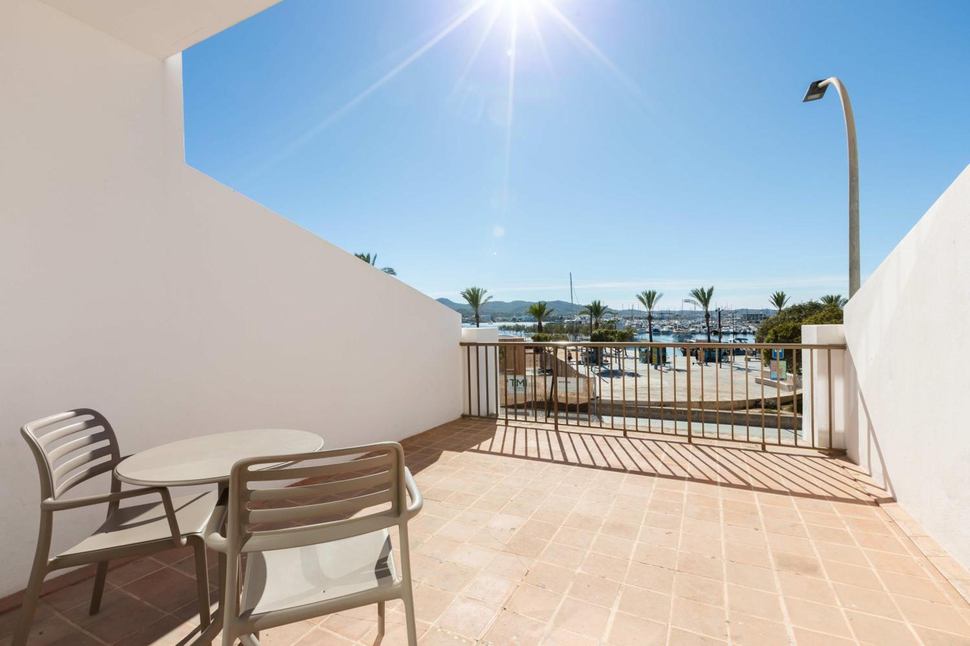 The White Apartments (Adults Only) San Antonio Abad Exterior foto